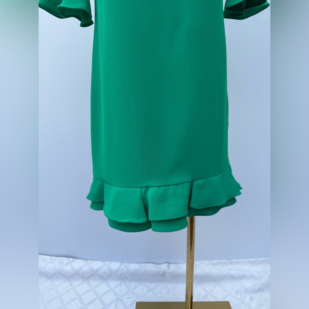 CeCe Elegant Emerald Green Ruffle Hem Shift Dress Size 0 - Picture 4 of 9